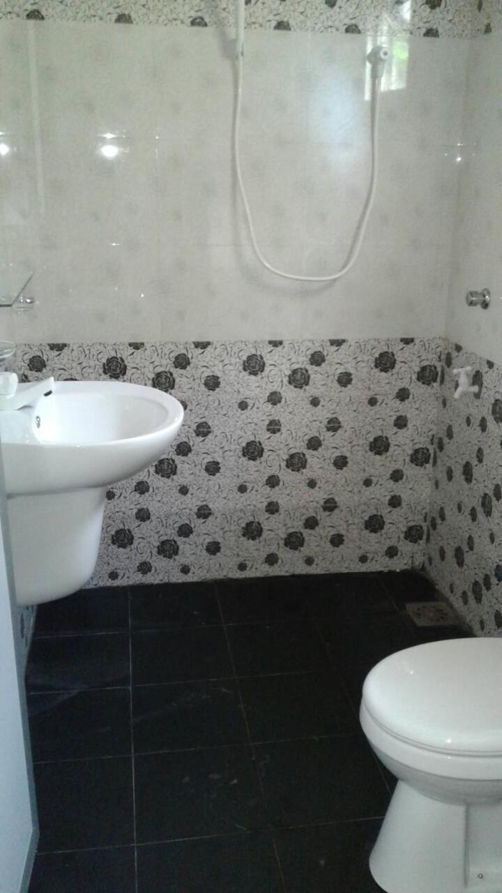 Sai Seashell Rest Inn Nilaveli Trincomalee Room photo